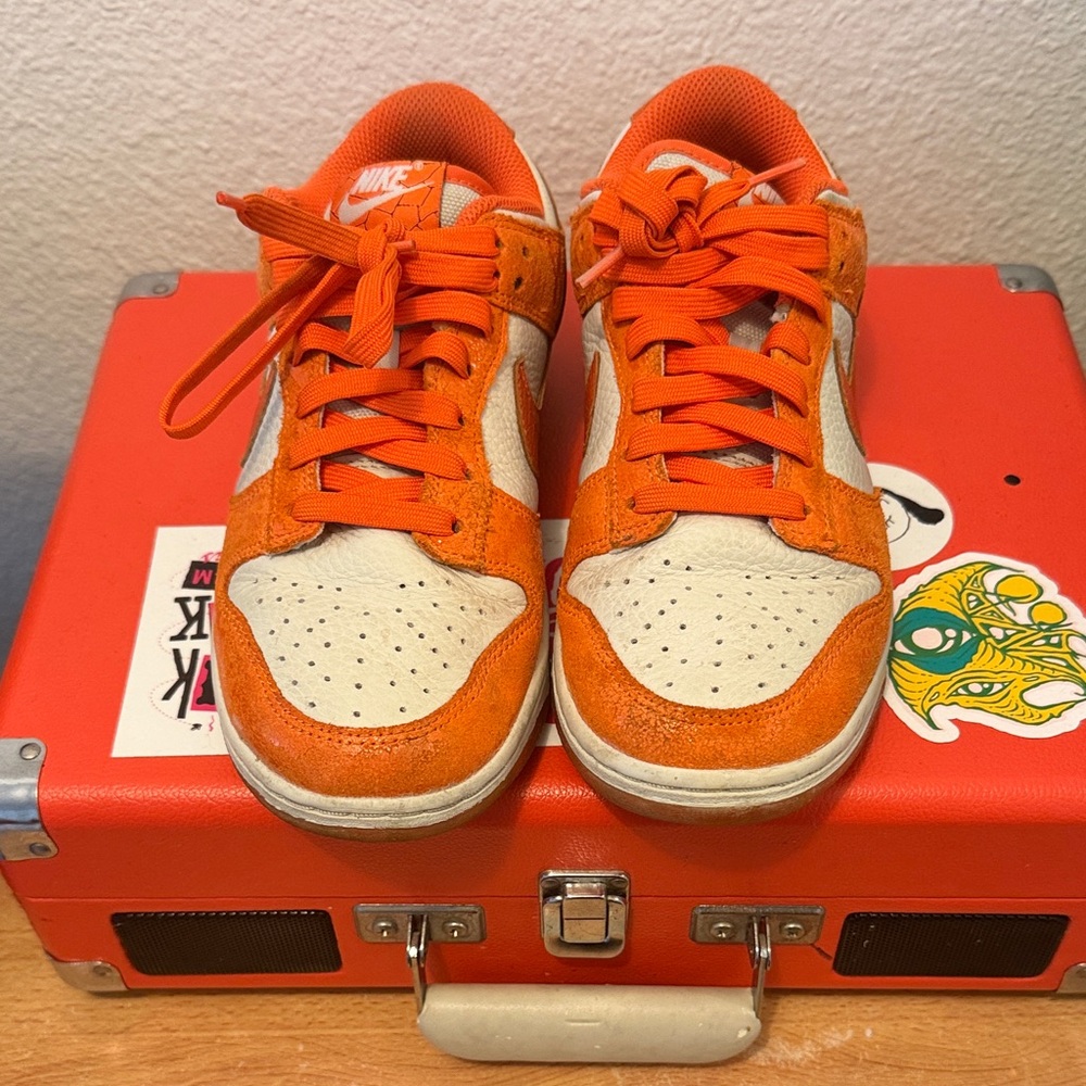 Nike Sneakers in Orange and Cream